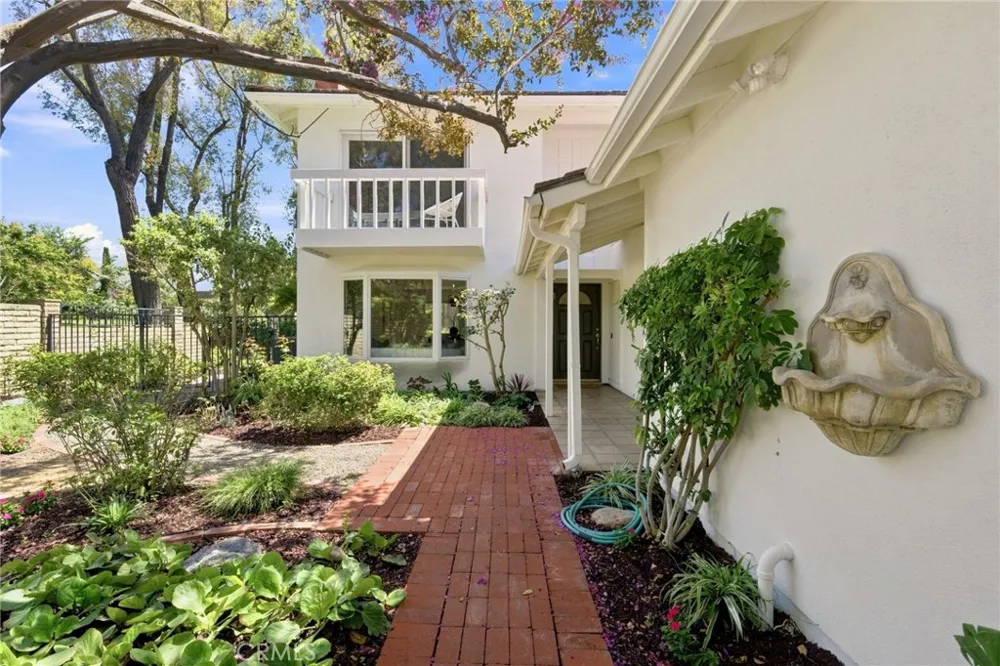 16 Angell Street Irvine, CA 92612