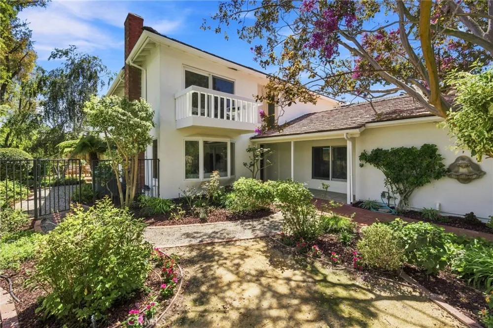 16 Angell Street Irvine, CA 92612
