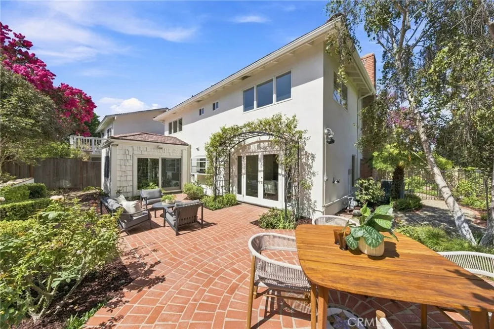 16 Angell Street Irvine, CA 92612