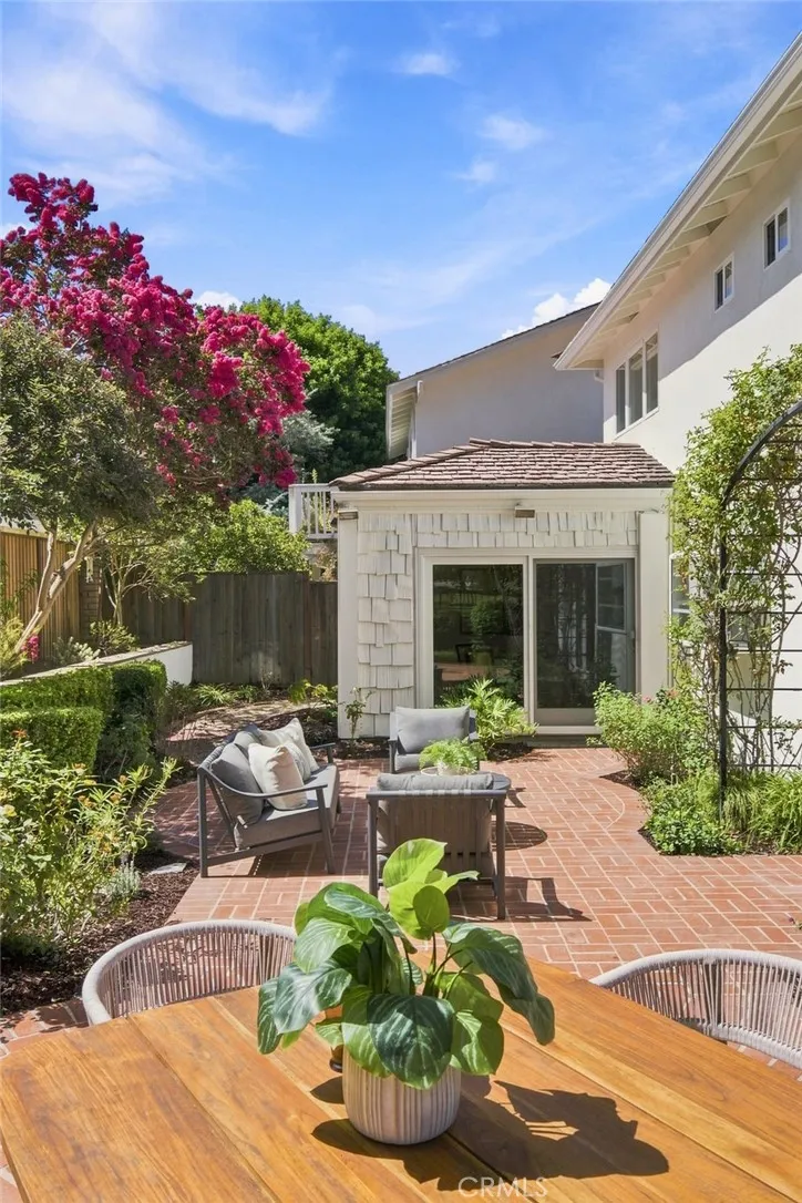 16 Angell Street Irvine, CA 92612