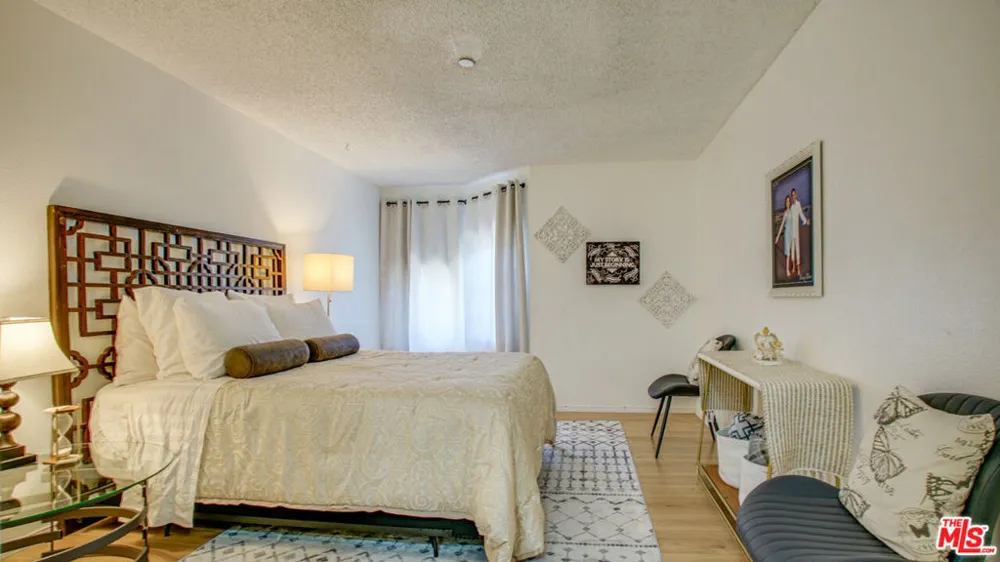 302 E Chestnut Avenue #215 Santa Ana, CA 92701