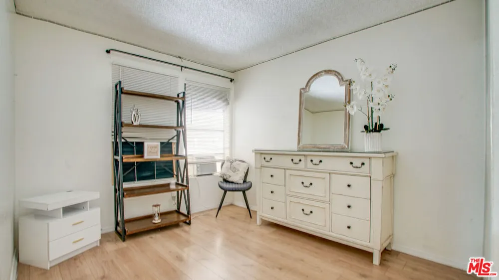 302 E Chestnut Avenue #215 Santa Ana, CA 92701