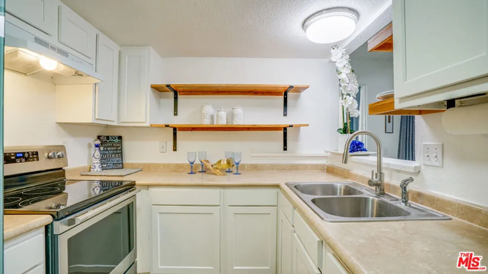 302 E Chestnut Avenue #215 Santa Ana, CA 92701