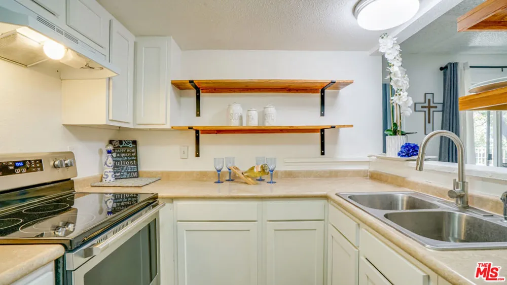 302 E Chestnut Avenue #215 Santa Ana, CA 92701