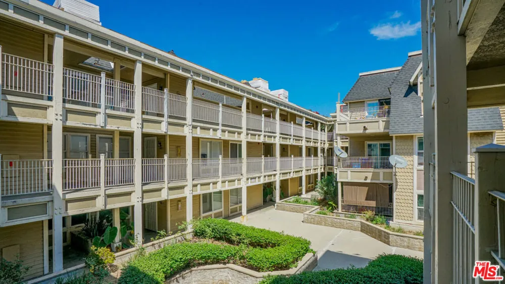 302 E Chestnut Avenue #215 Santa Ana, CA 92701