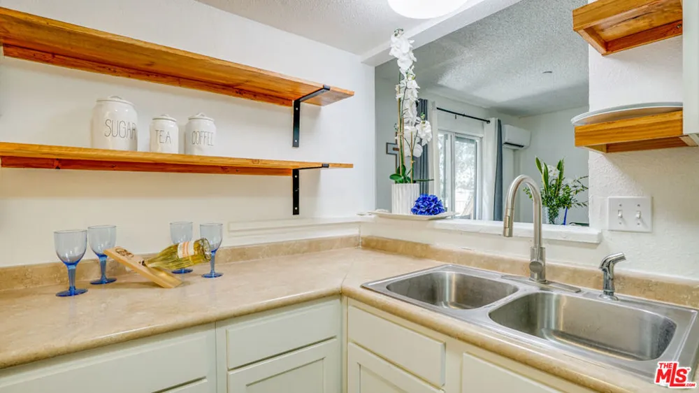302 E Chestnut Avenue #215 Santa Ana, CA 92701
