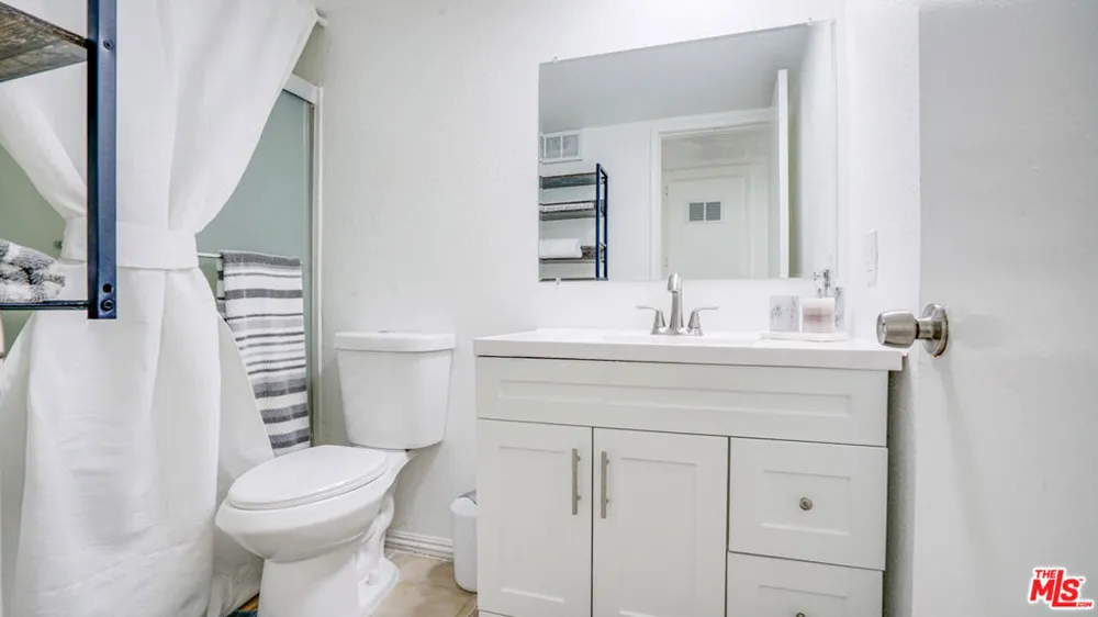 302 E Chestnut Avenue #215 Santa Ana, CA 92701