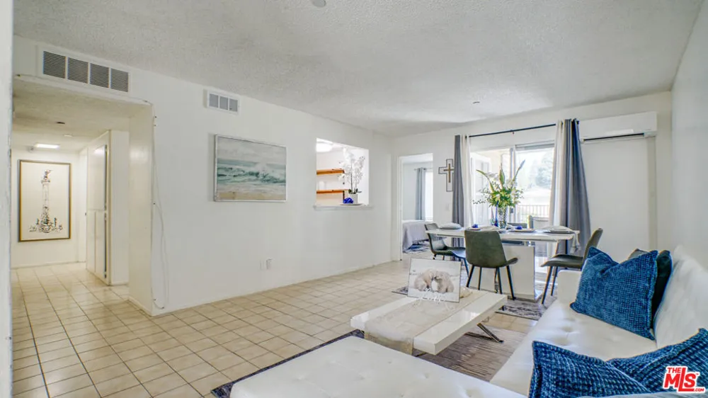 302 E Chestnut Avenue #215 Santa Ana, CA 92701