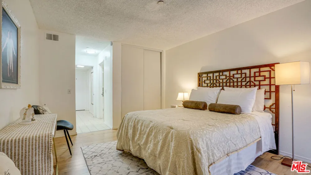 302 E Chestnut Avenue #215 Santa Ana, CA 92701