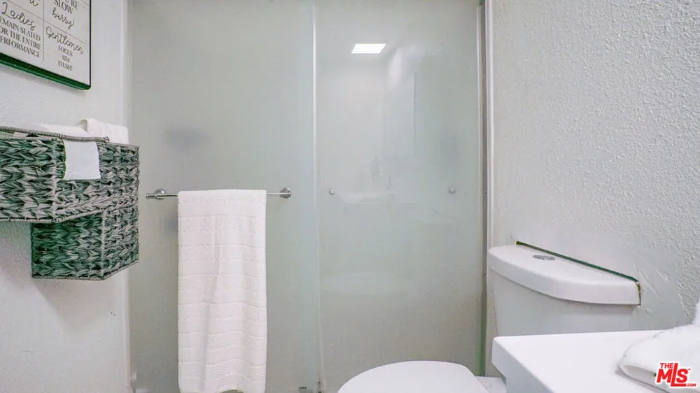 302 E Chestnut Avenue #215 Santa Ana, CA 92701