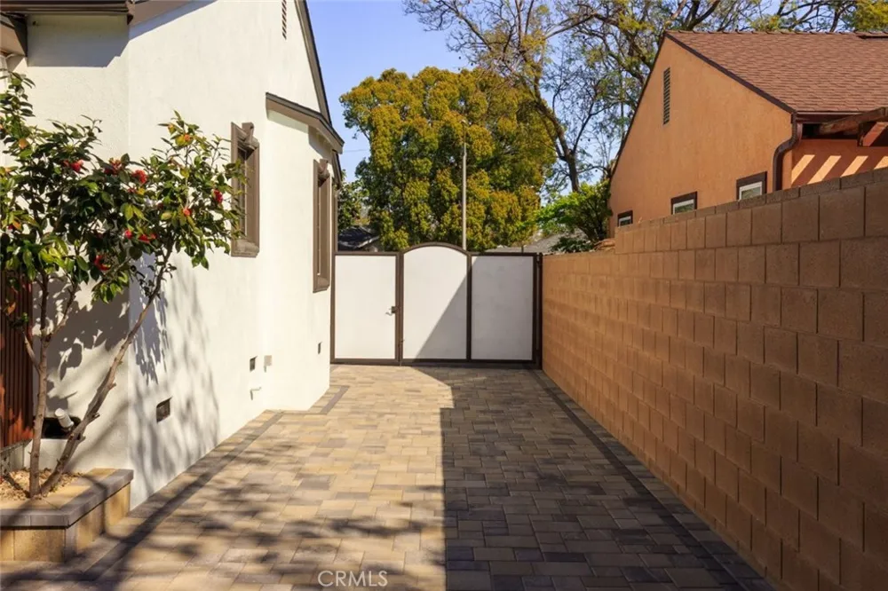 1735 N Lima St Burbank, CA 91505