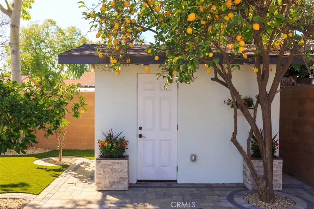 1735 N Lima St Burbank, CA 91505