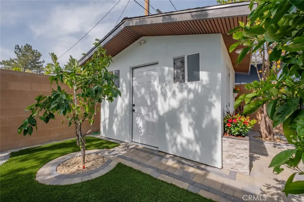 1735 N Lima St Burbank, CA 91505