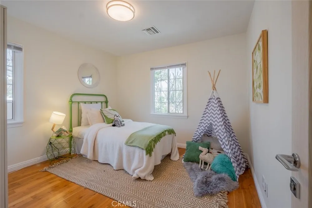 1735 N Lima St Burbank, CA 91505