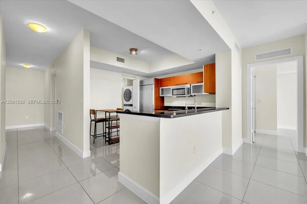 3000 Oasis Grabd Blvd #2802 Fort Myers, FL 33916