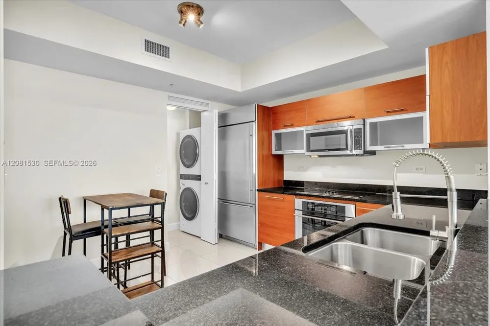 3000 Oasis Grabd Blvd #2802 Fort Myers, FL 33916