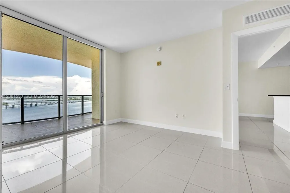 3000 Oasis Grabd Blvd #2802 Fort Myers, FL 33916