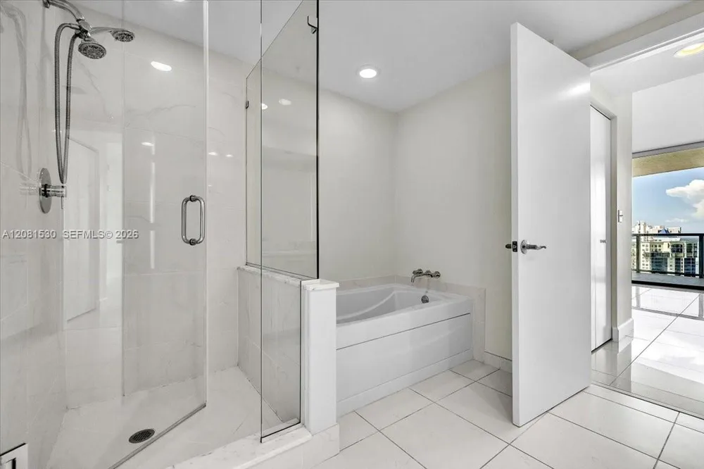 3000 Oasis Grabd Blvd #2802 Fort Myers, FL 33916