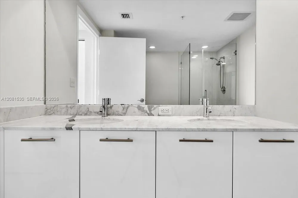 3000 Oasis Grabd Blvd #2802 Fort Myers, FL 33916
