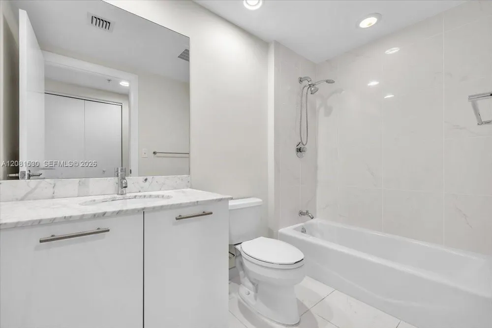 3000 Oasis Grabd Blvd #2802 Fort Myers, FL 33916