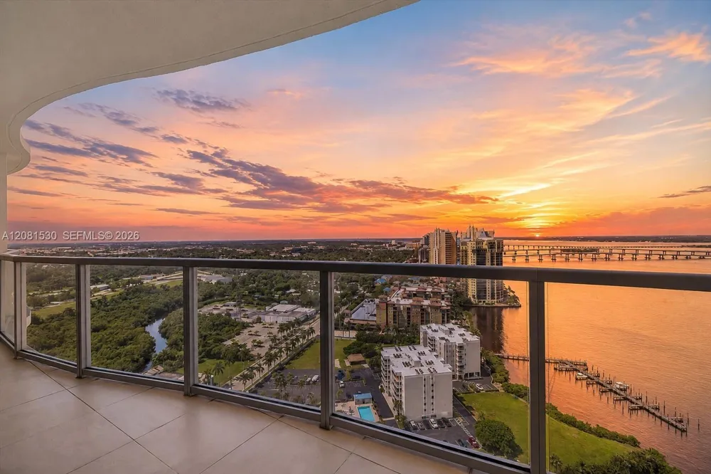 3000 Oasis Grabd Blvd #2802 Fort Myers, FL 33916