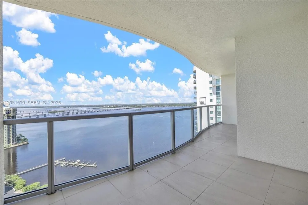 3000 Oasis Grabd Blvd #2802 Fort Myers, FL 33916