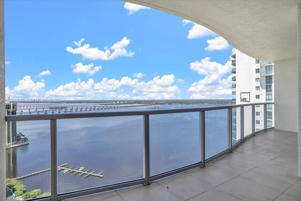 3000 Oasis Grabd Blvd #2802 Fort Myers, FL 33916