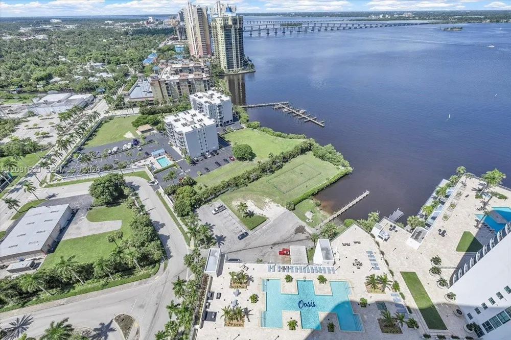 3000 Oasis Grabd Blvd #2802 Fort Myers, FL 33916