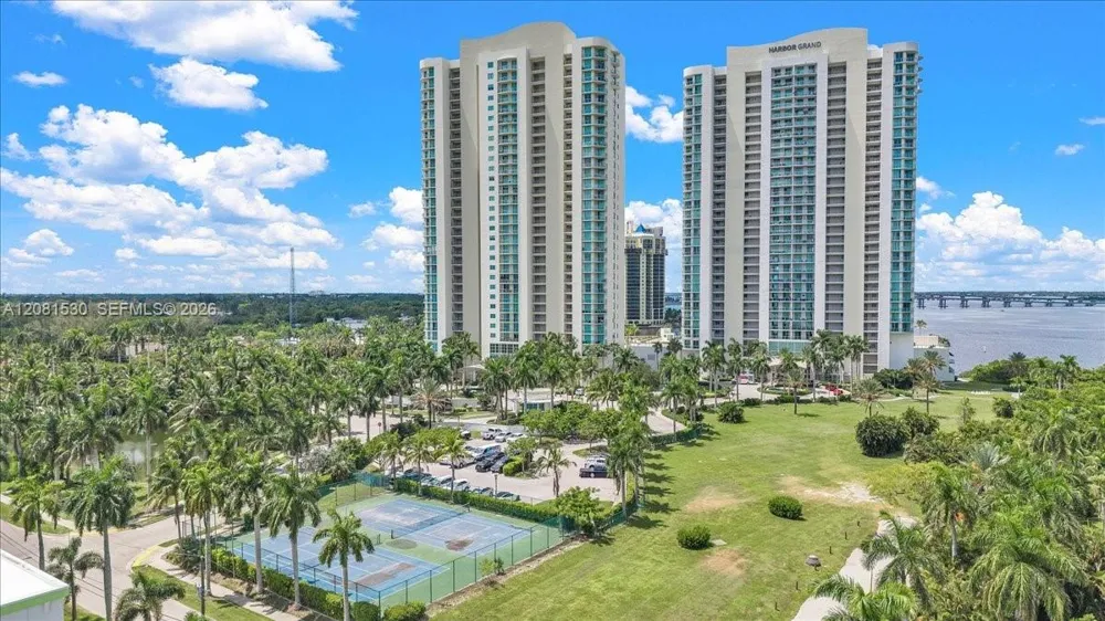 3000 Oasis Grabd Blvd #2802 Fort Myers, FL 33916