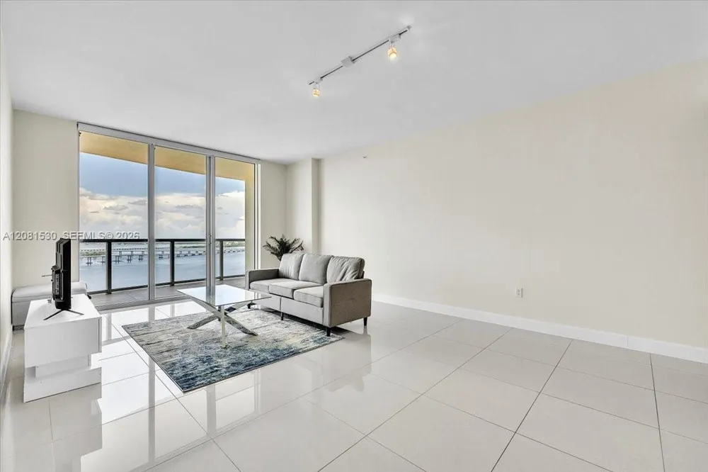 3000 Oasis Grabd Blvd #2802 Fort Myers, FL 33916