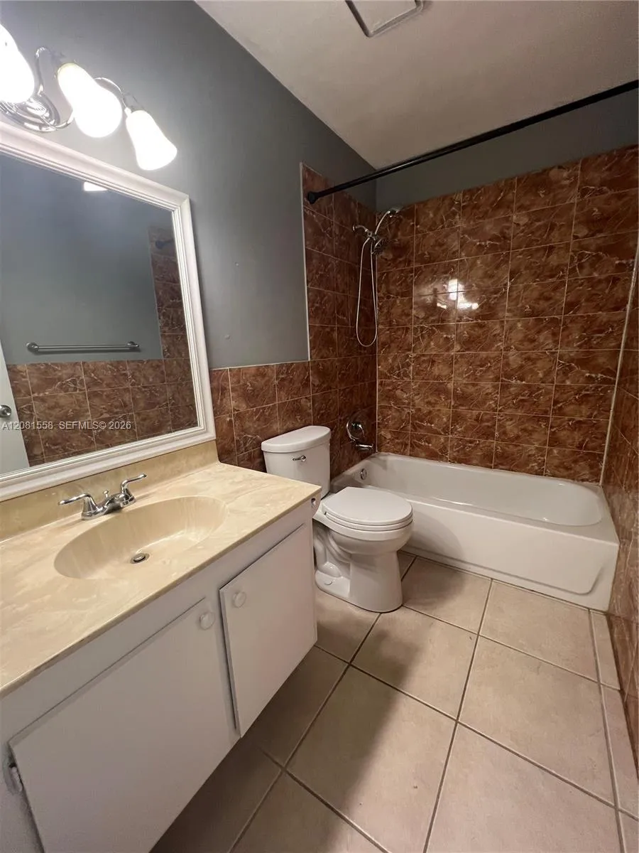 1854 SW 81st Ter #6-17 Davie, FL 33324