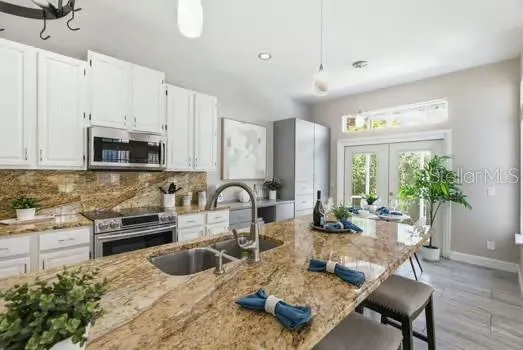 4415 AVENUE CANNES Lutz, FL 33558