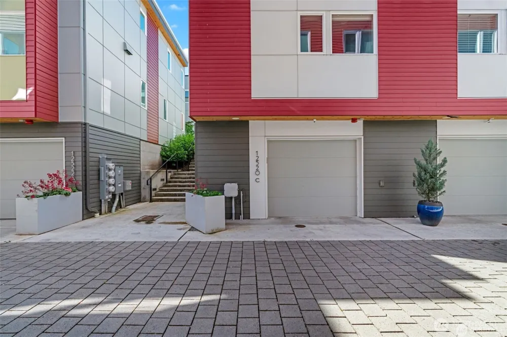 12520 15th Avenue NE #C Seattle, WA 98125