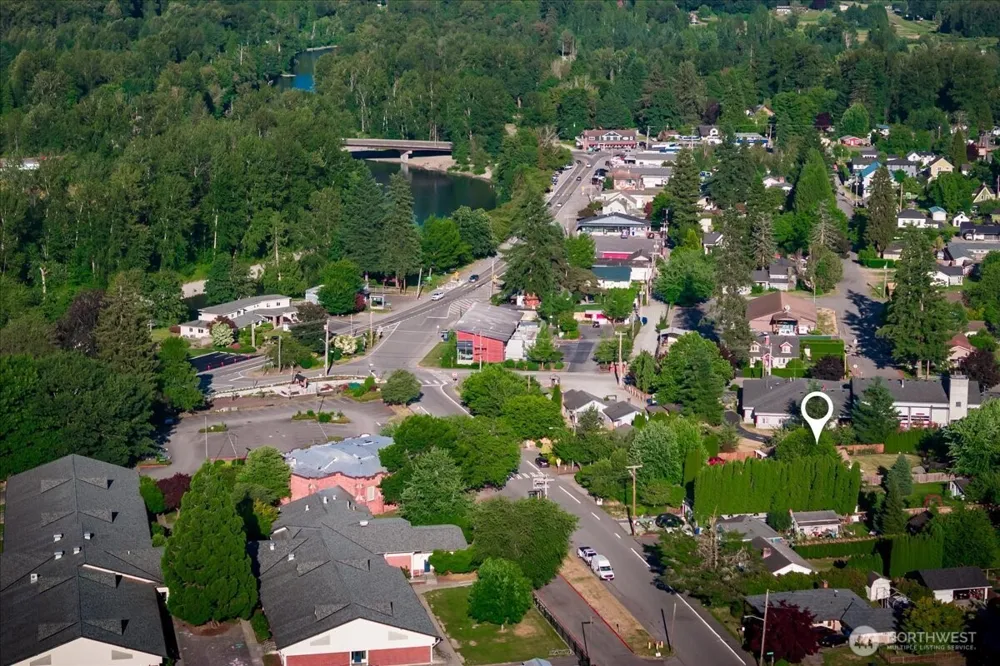 33331 SE 42nd Street Fall City, WA 98024