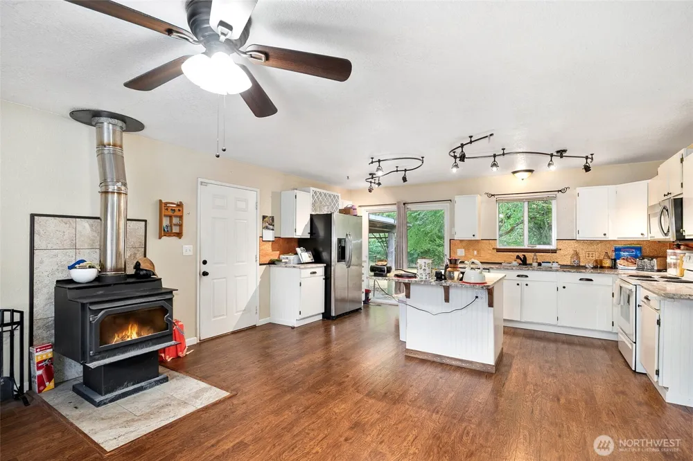 16631 Case Road SW Rochester, WA 98579