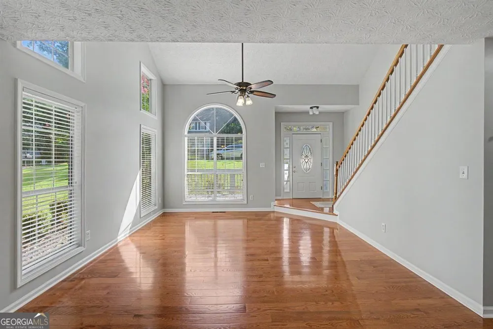 1011 Braelin CT Woodstock, GA 30189