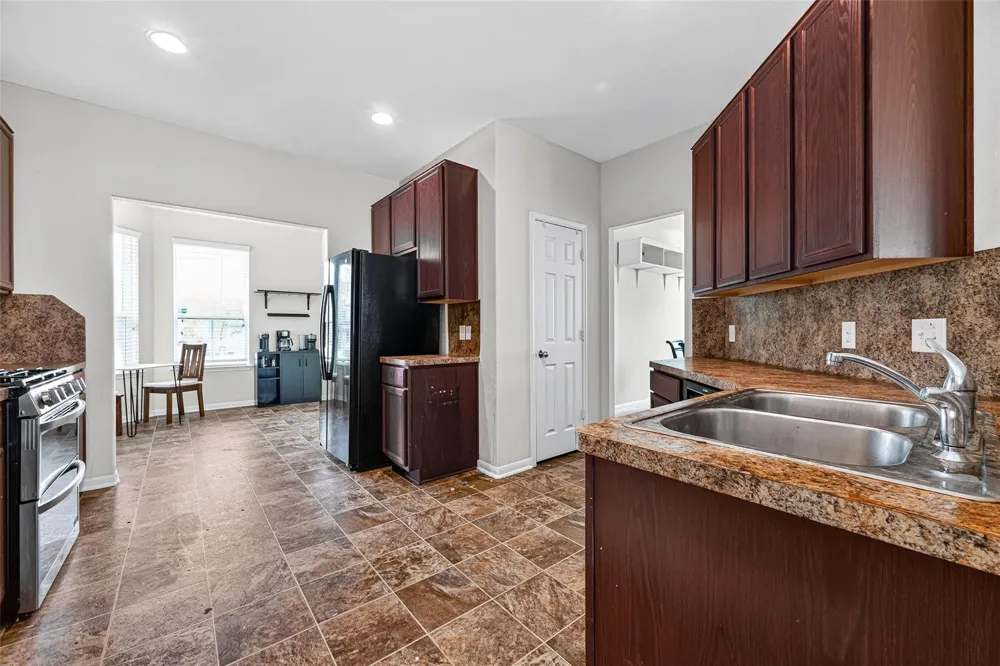 10619 Blithe Oak Court Tomball, TX 77375