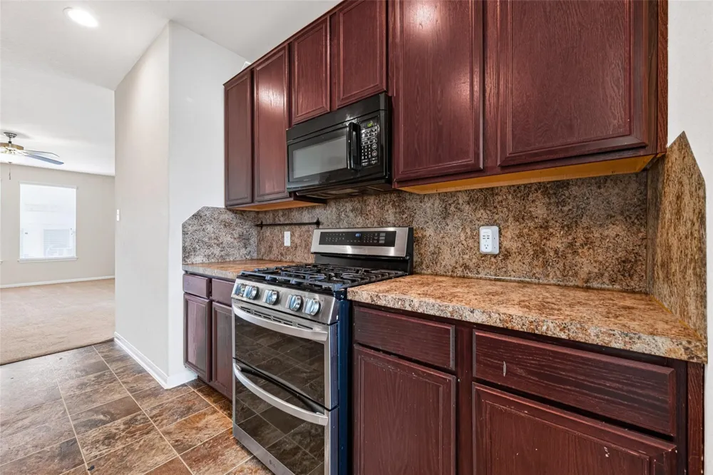10619 Blithe Oak Court Tomball, TX 77375