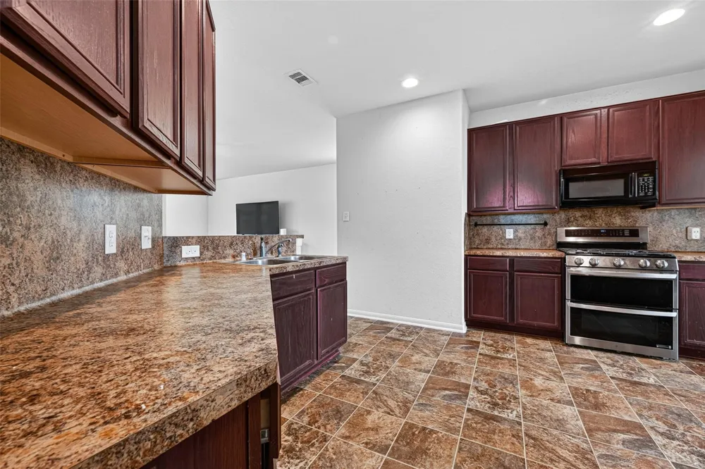 10619 Blithe Oak Court Tomball, TX 77375