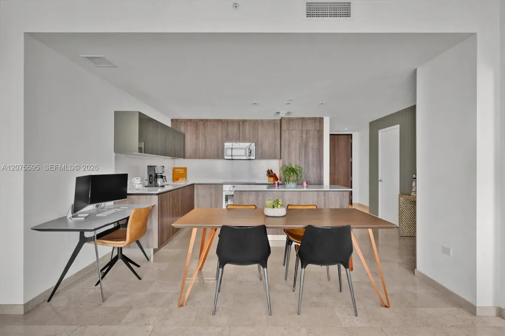 88 SW 7th St #2204 Miami, FL 33130