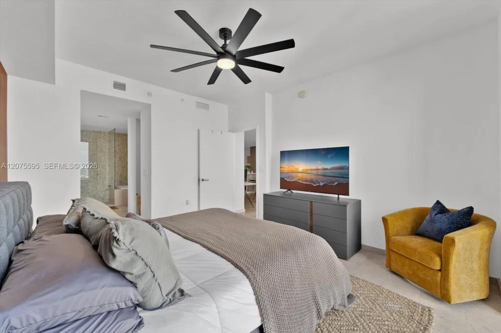 88 SW 7th St #2204 Miami, FL 33130
