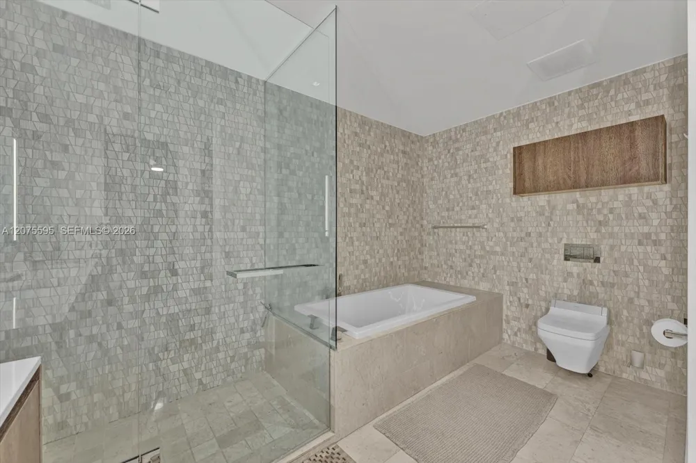 88 SW 7th St #2204 Miami, FL 33130