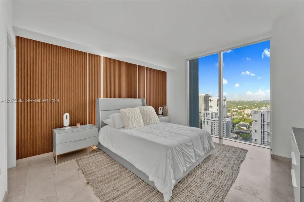 88 SW 7th St #2204 Miami, FL 33130