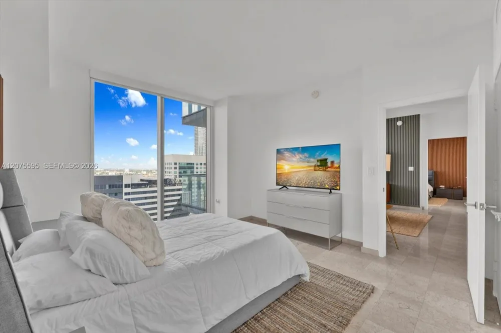 88 SW 7th St #2204 Miami, FL 33130