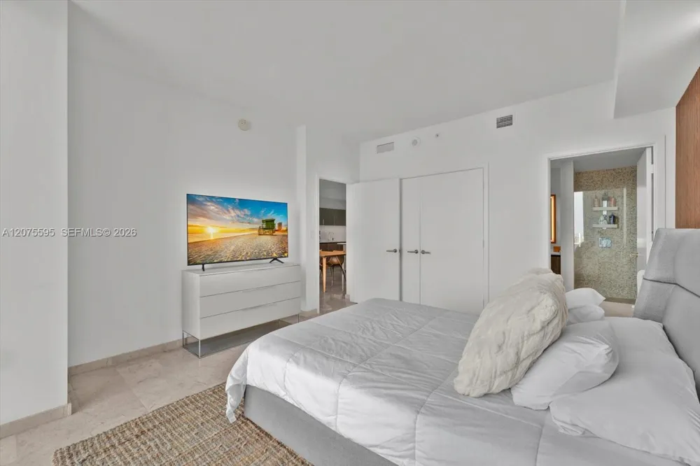 88 SW 7th St #2204 Miami, FL 33130