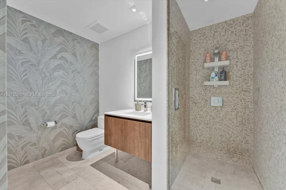88 SW 7th St #2204 Miami, FL 33130