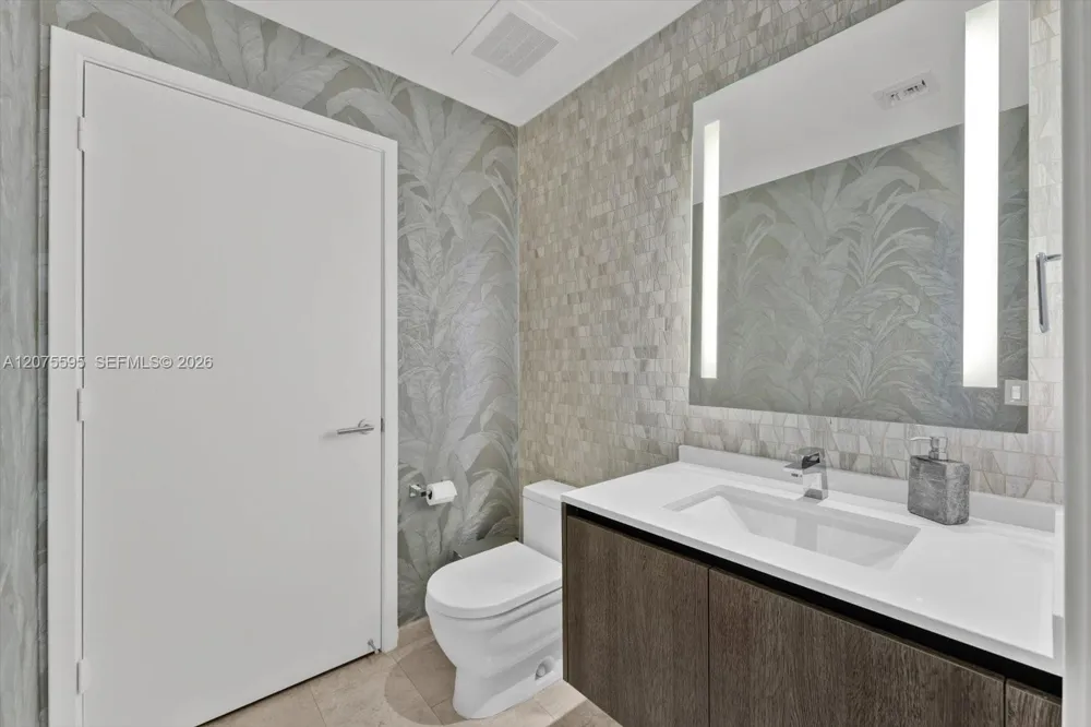 88 SW 7th St #2204 Miami, FL 33130