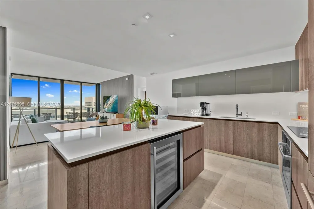 88 SW 7th St #2204 Miami, FL 33130