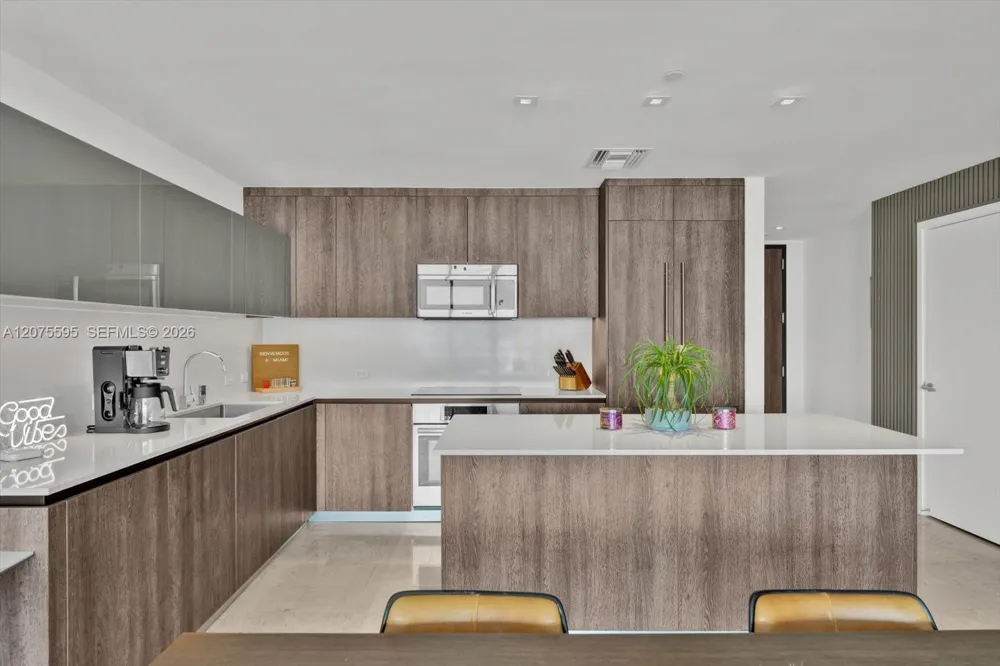 88 SW 7th St #2204 Miami, FL 33130