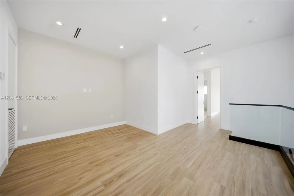 1330 NE 16th Ter Fort Lauderdale, FL 33304